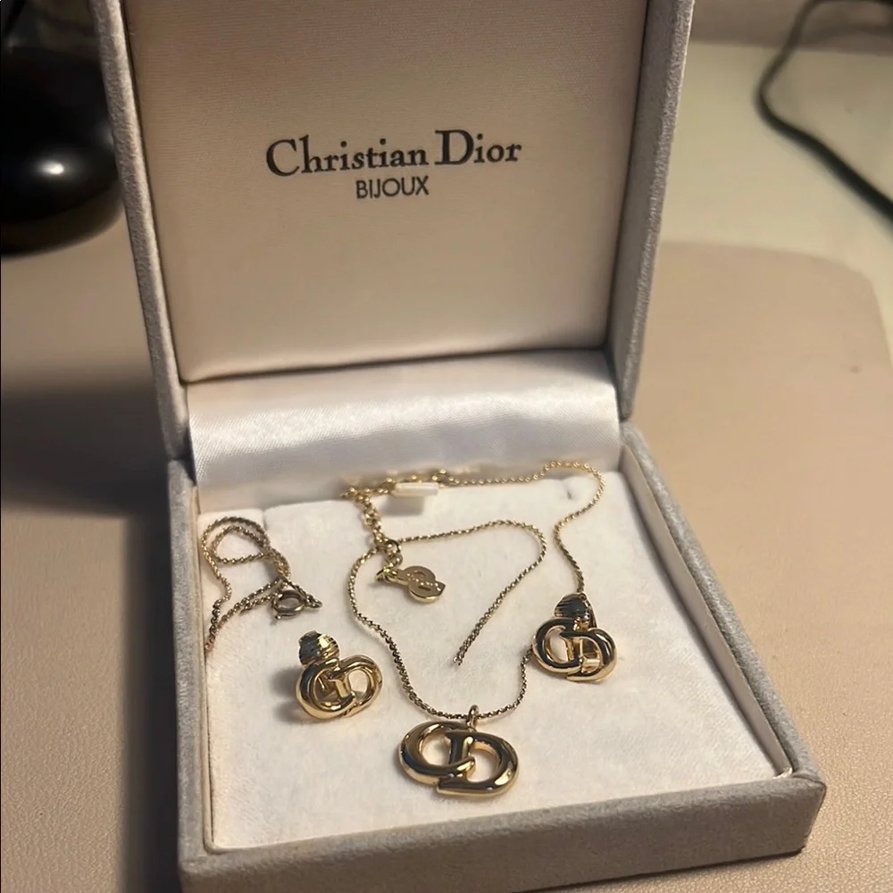 Christian Dior Bijoux Gold Jewelry Set - Clip On Earrings -Broken Necklace Chain - Picture 1 of 10